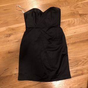 LIKE NEW: Cute LBD with sweetheart neckline!